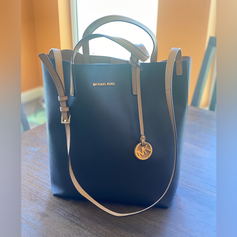 Micheal Kors Hayley Large Tote